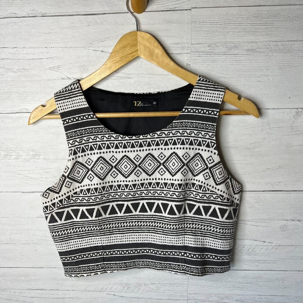 AZ Fashion Top Womens Size Medium 8 / EU 40 Black and White Tribal Crop Bohemian